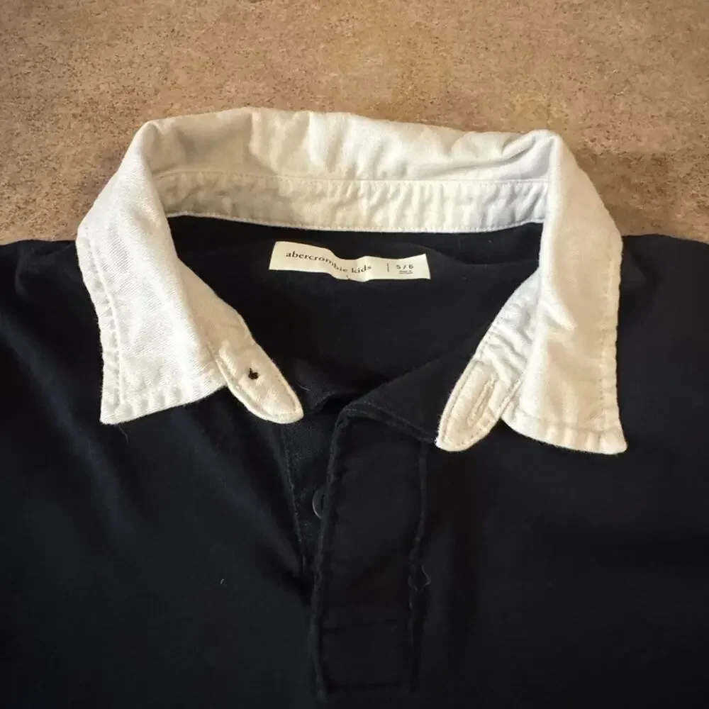 Abercrombie Kids Black Long Sleeve Cotton Tee with White Collar, Size 5/6 Preppy